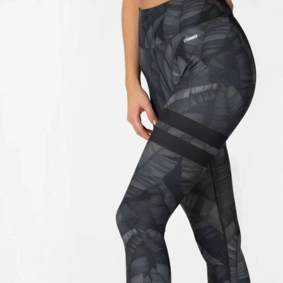 Stylish Gray Patterned Women's Leggings - Picture 2 of 7